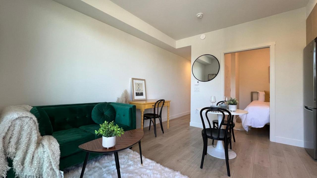 Hillside Oasis By Iris Properties! 維多利亞 外观 照片
